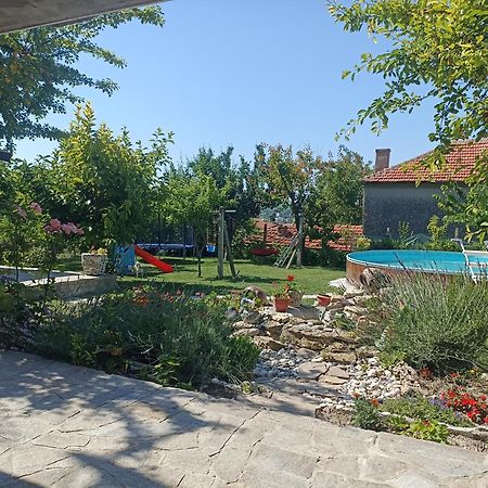 Stai Za Gosti Bazdarovi Apartamento Byala  Exterior foto